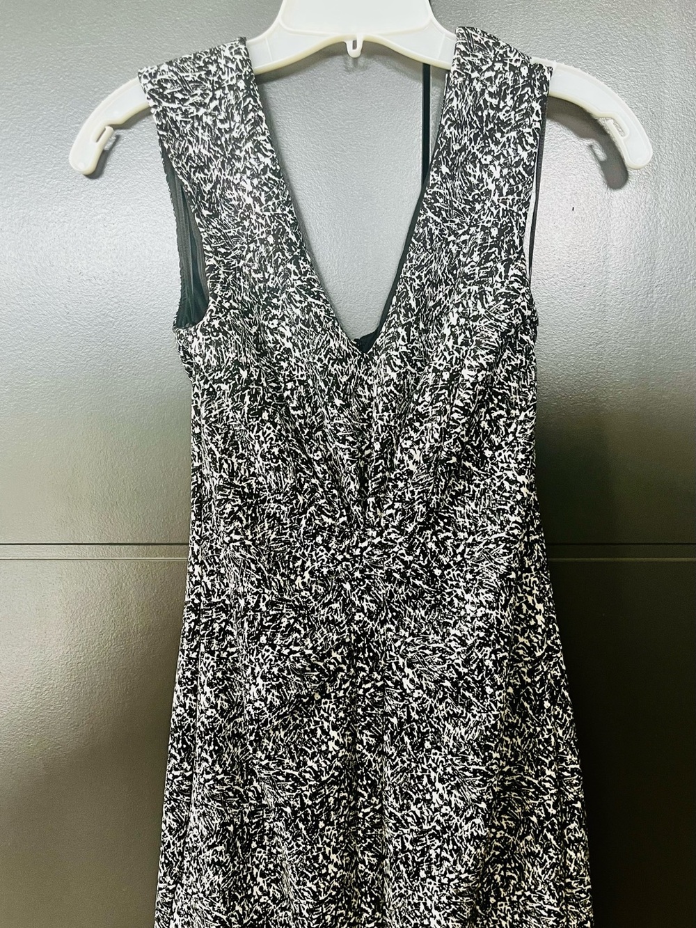 Express Black and White V-Neck Size S w/ zipper Dress
